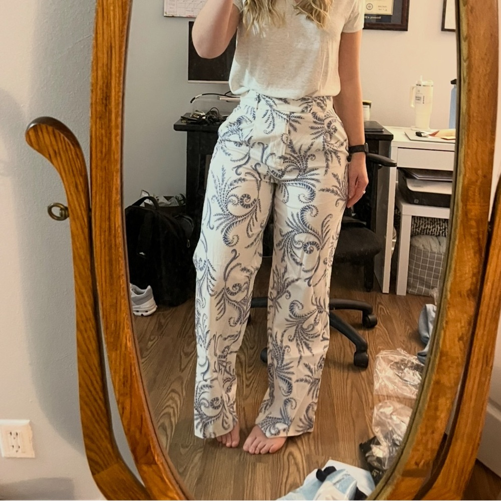 Banana Republic White and Blue Linen Patterned Trousers